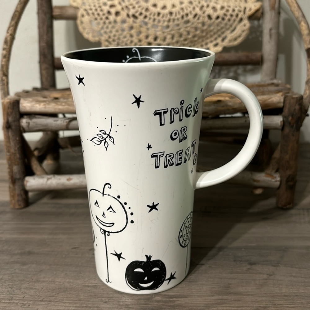 PRE OWNED 2007 Starbucks Trick or Treat Halloween 6"mug